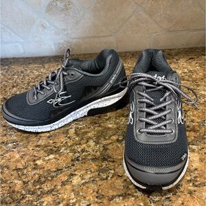 G-defy corrective fit women’s sneakers 9